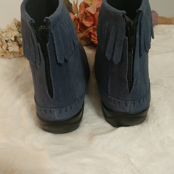 Comfort Ease Shoes New Blue Leather Comfort Ease Ankle Boots